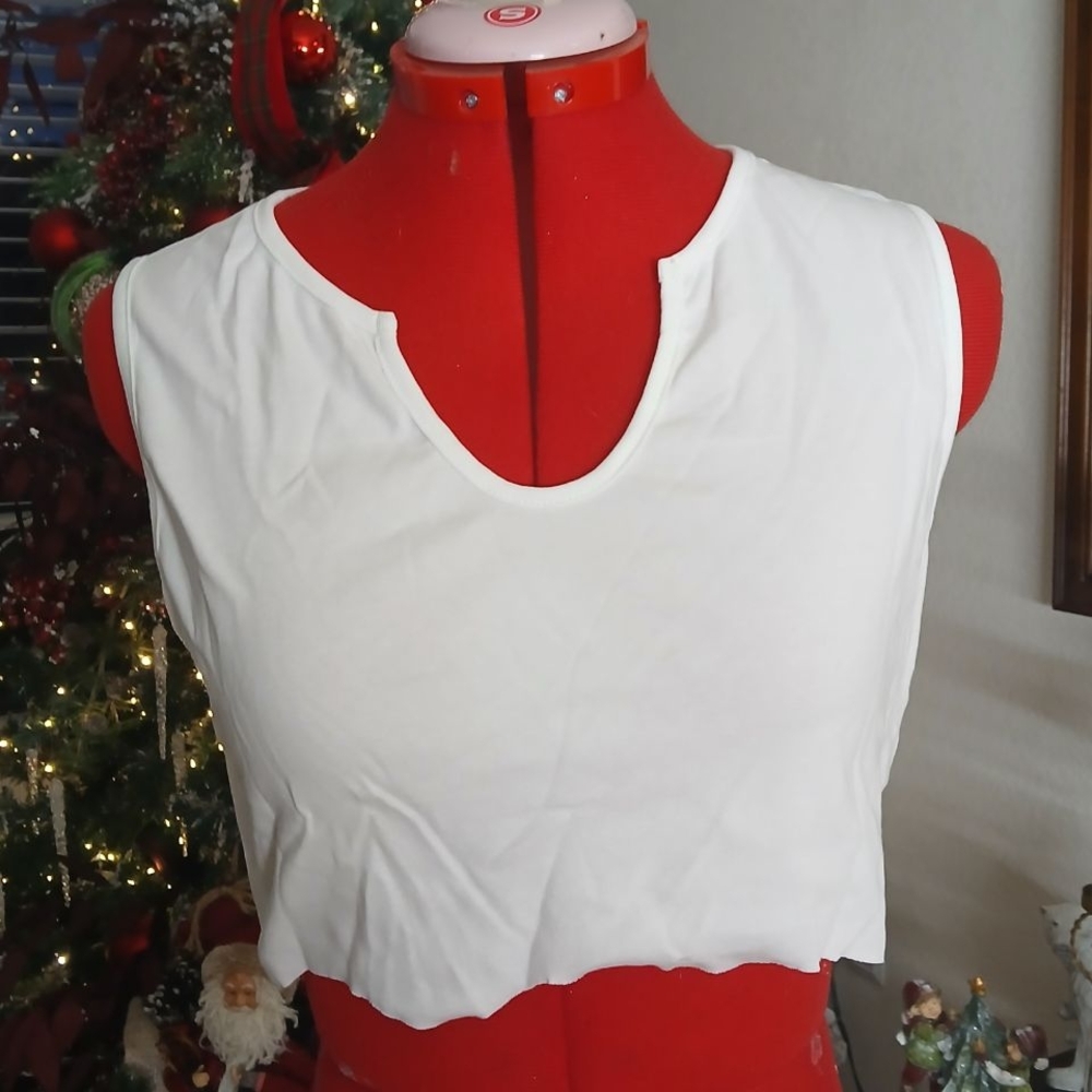 SHEIN Classic White Sleeveless Crop Top